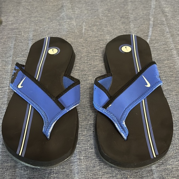 Men’s Nike Size 9 Blue Flip Flops - Picture 2 of 4